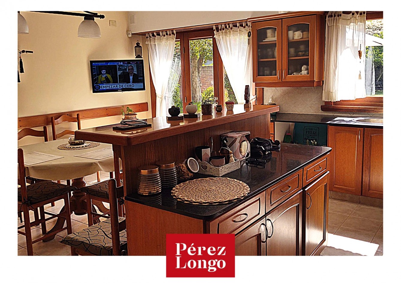 CHALET 5 AMB CON GARAJE, QUINCHO, PARQUE Y PISCINA