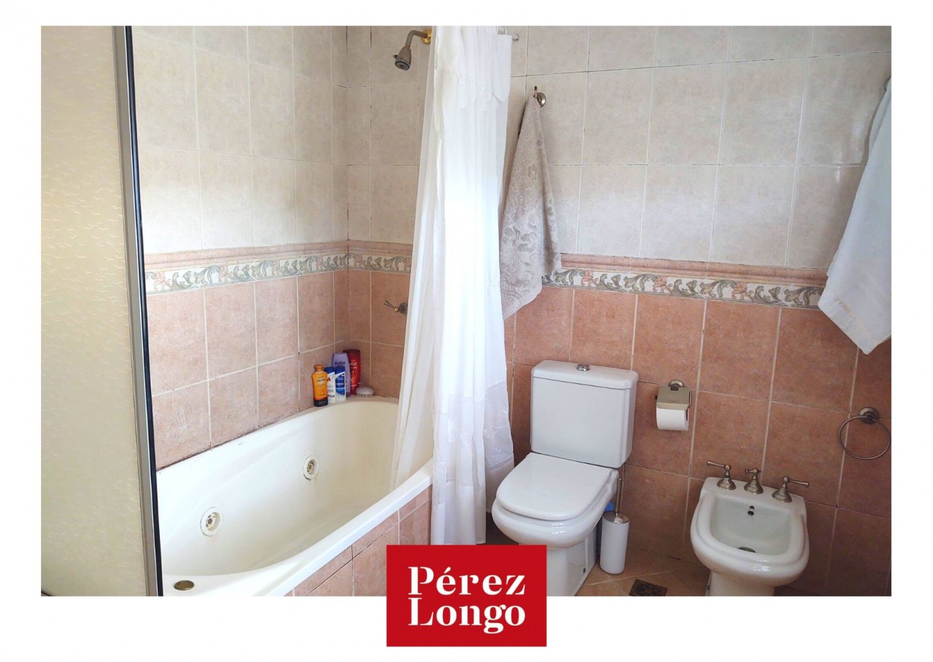 CHALET 5 AMB CON GARAJE, QUINCHO, PARQUE Y PISCINA