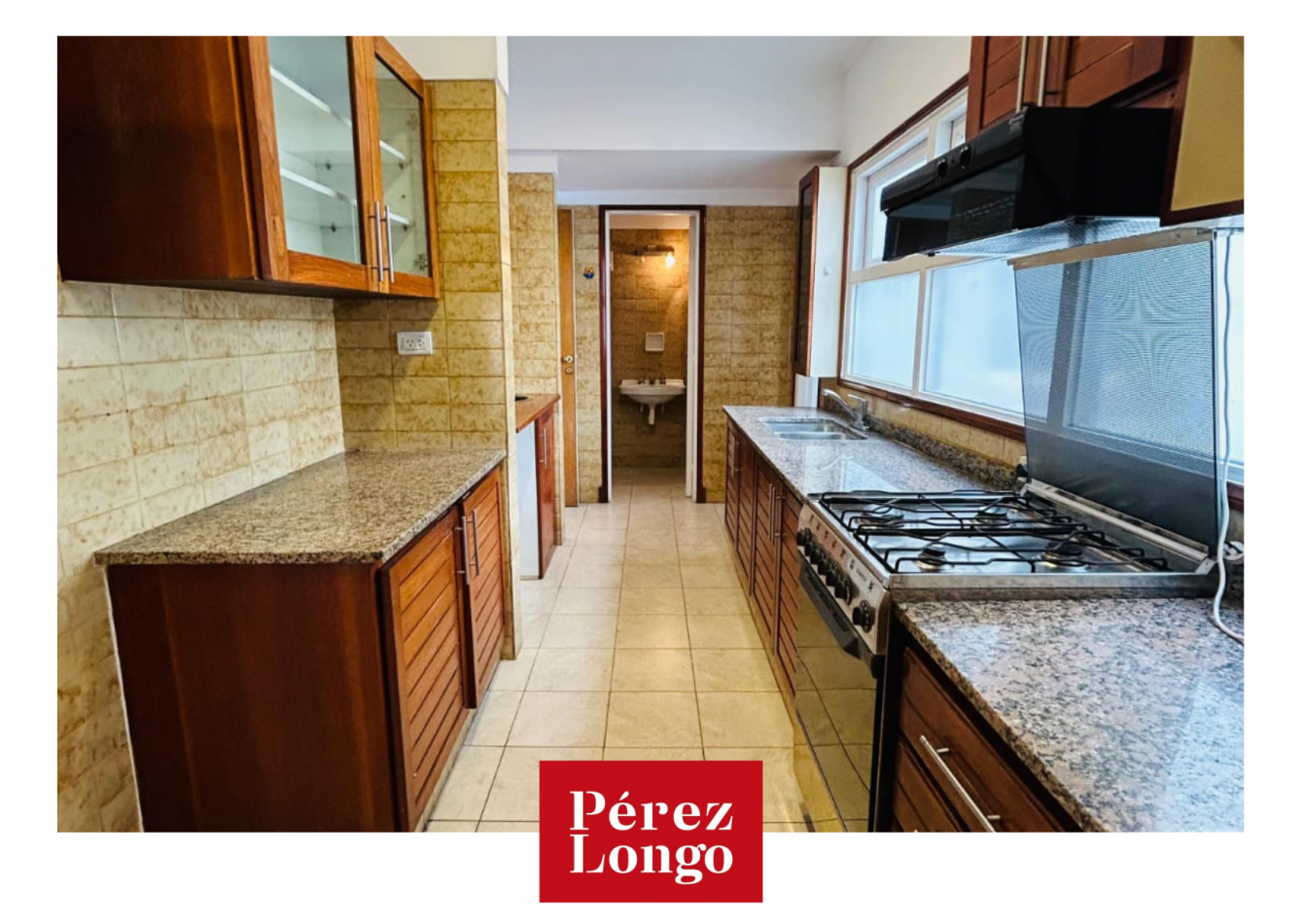 Piso de 4 ambientes con balcon.