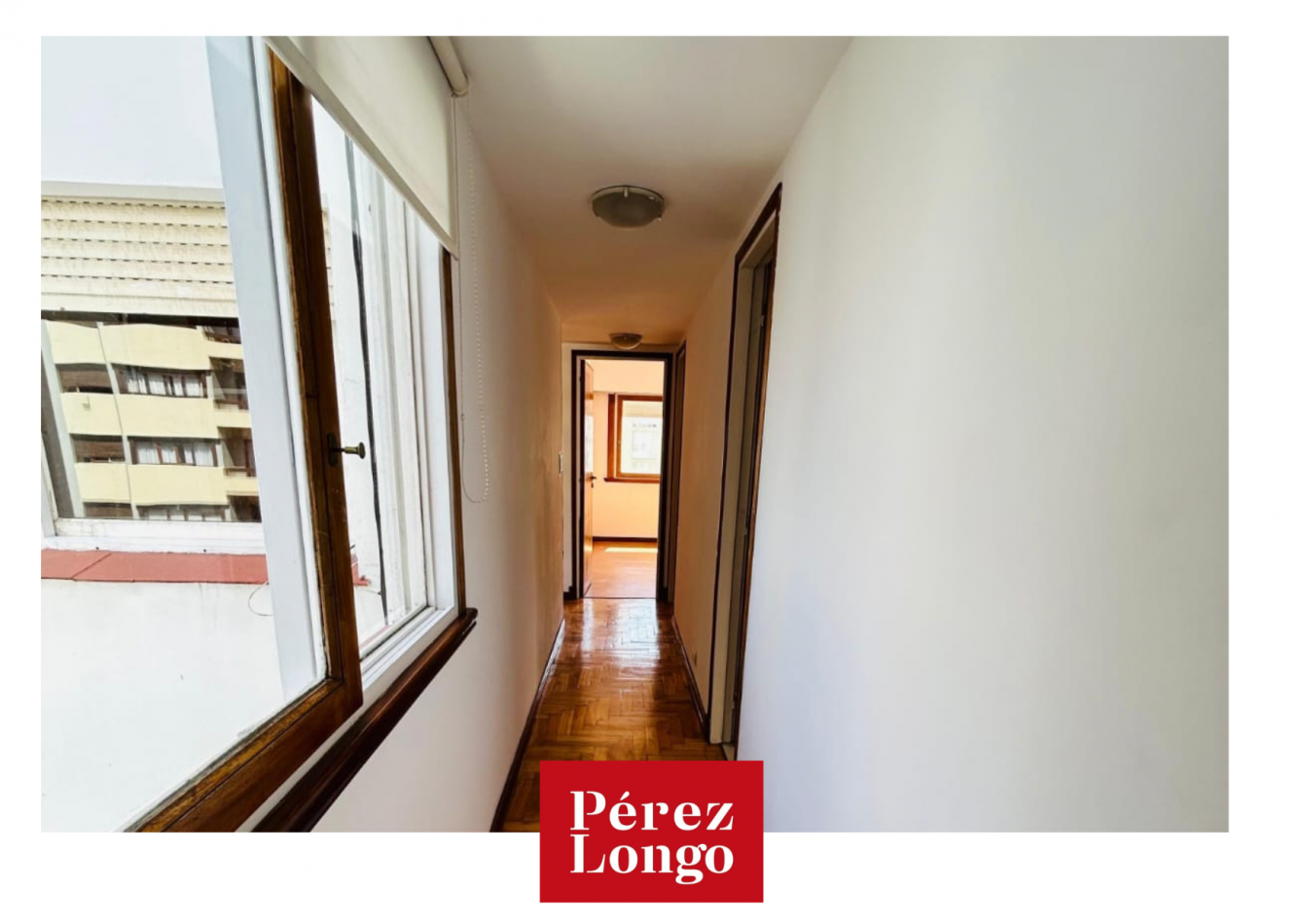 Piso de 4 ambientes con balcon.