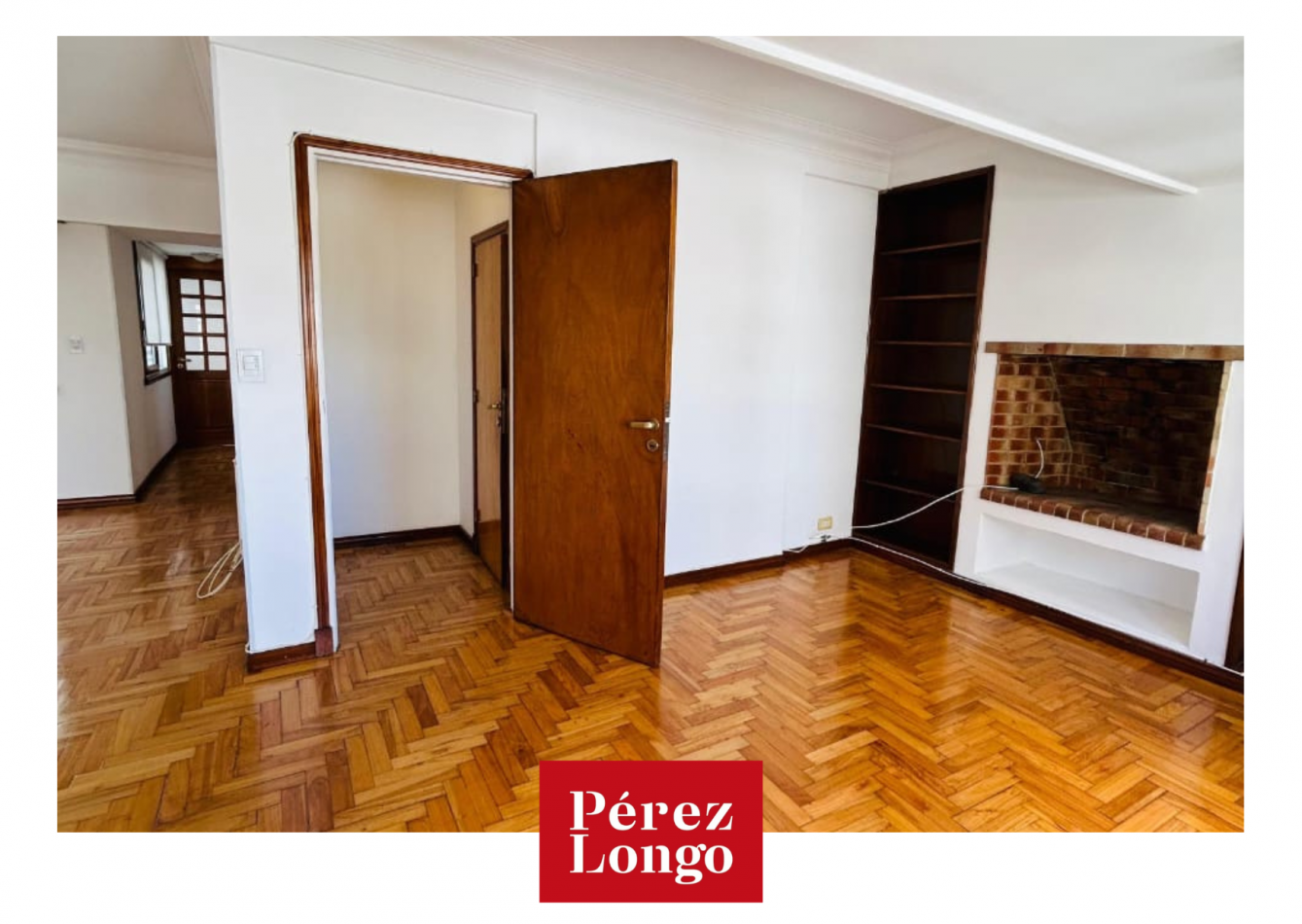 Piso de 4 ambientes con balcon.
